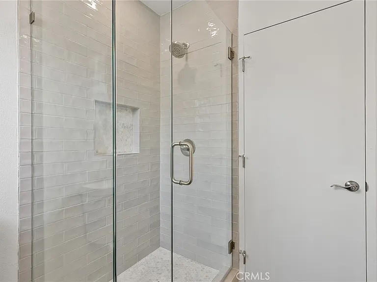 5339 1/2 Bellingham Ave — Photo 4