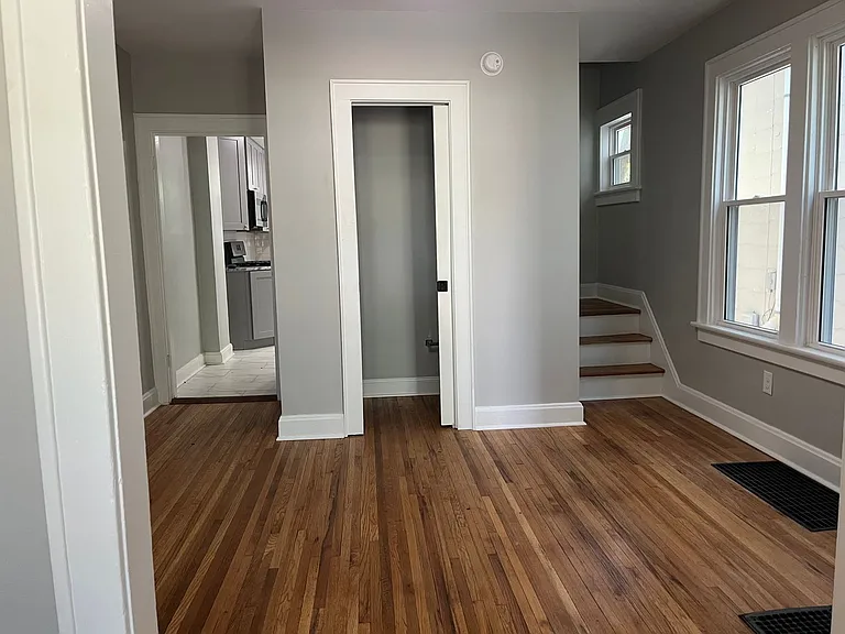 2702-2704 Calumet St #2702 — Photo 6