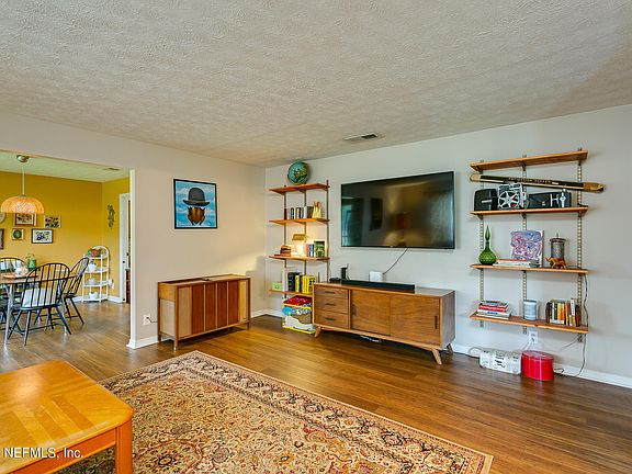 5th image of 3355 Shenandoah Dr W