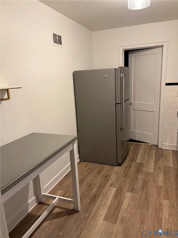 3 bed, 1.0 bath, 955 sqft, $2,450 — Photo 3