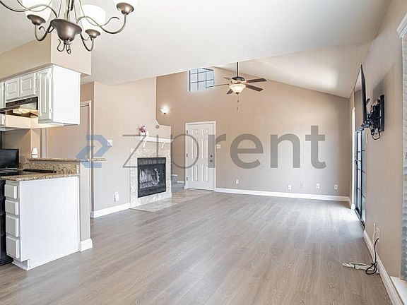 5th image of 334 W Harwood Rd APT A