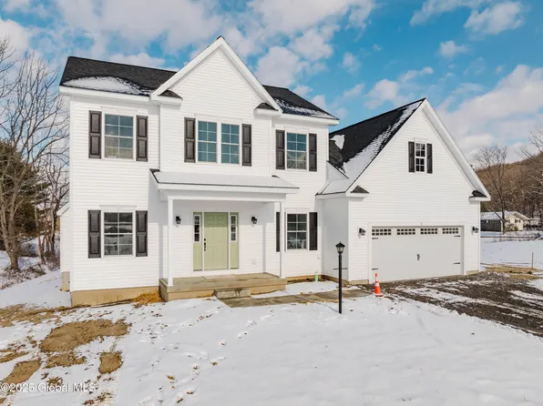 3 Royal Court, Cohoes, NY 12047