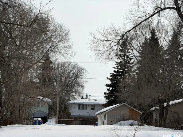 511 21st Street E, Prince Albert, SK S6V 1M5