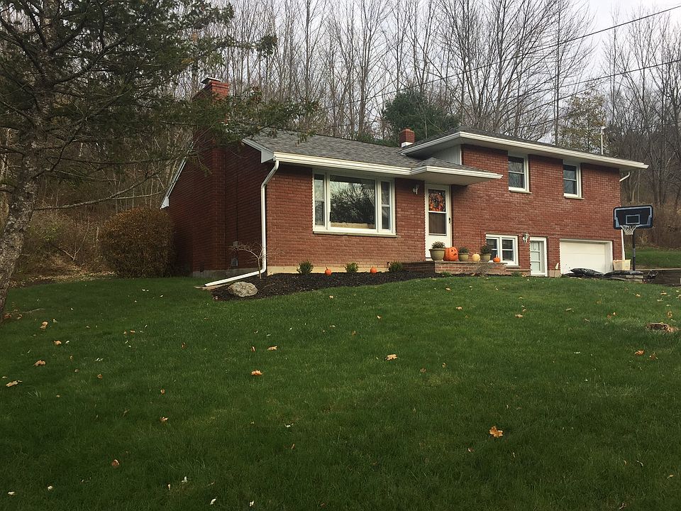 1st image of 10 Lillian Dr