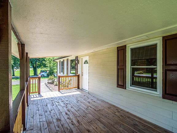 3rd image of 209 Fischer Dr