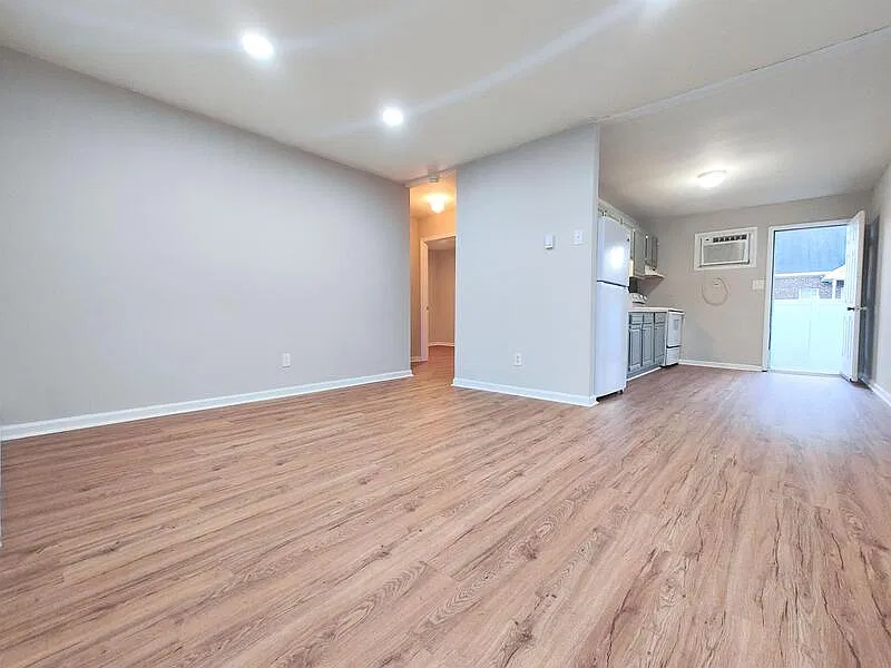 2 bed, 1.0 bath, $798 — Photo 1