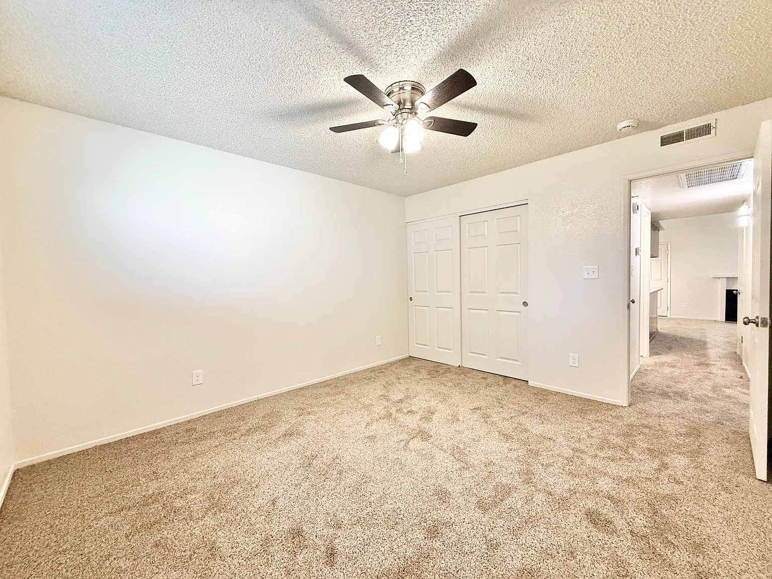 2 bed, 1000 sqft, $1,895 — Photo 4