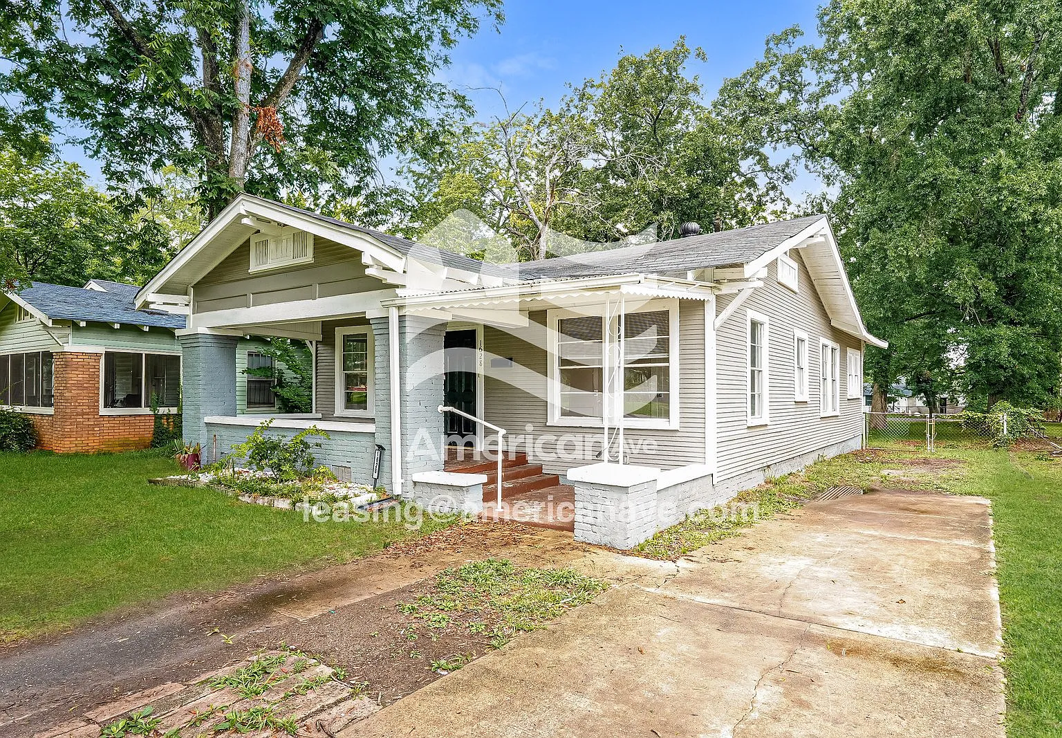 3 bed, 1.0 bath, 1204 sqft, $829 — Photo 2
