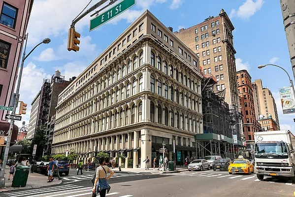 Sold by Redfin Real Estate | media 14