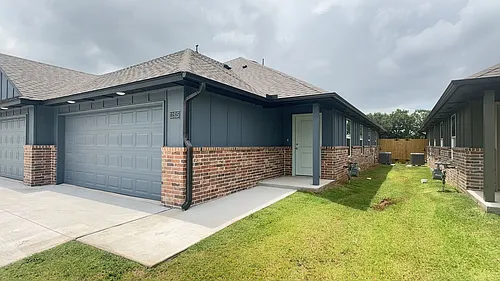 11515 University Dr Photo 1