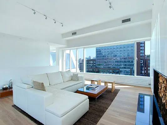 Sold by Sotheby's International Realty | media 31