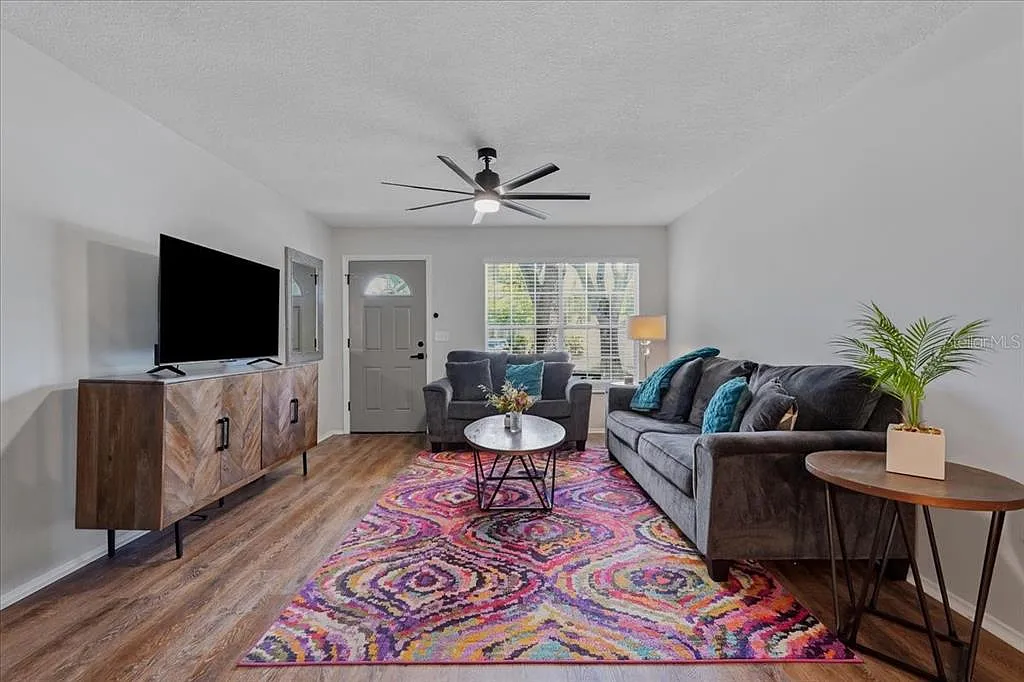 3 bed, 2.5 bath, 1288 sqft, $2,200 — Photo 4