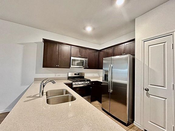 4th image of 14217 Lyndora Ln