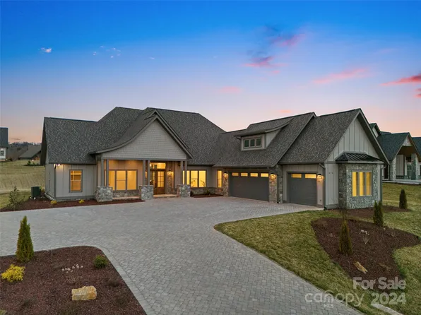 696 Daniel Circle Dr #83, Mills River, NC 28759