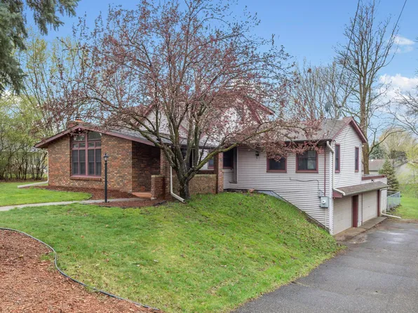 2481 McMenemy St, Little Canada, MN 55117