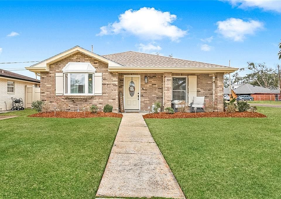 1st image of 10 Lasso Ln