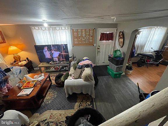 5th image of 1141 Gilham St