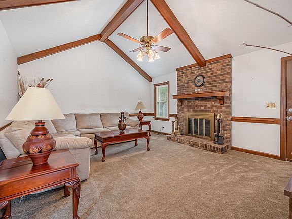 3rd image of 109 Peggy Ct