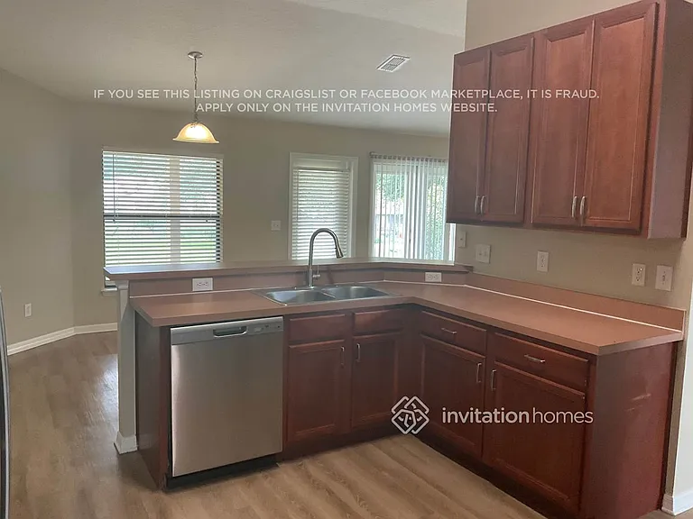 1714 Garden View St — Photo 7