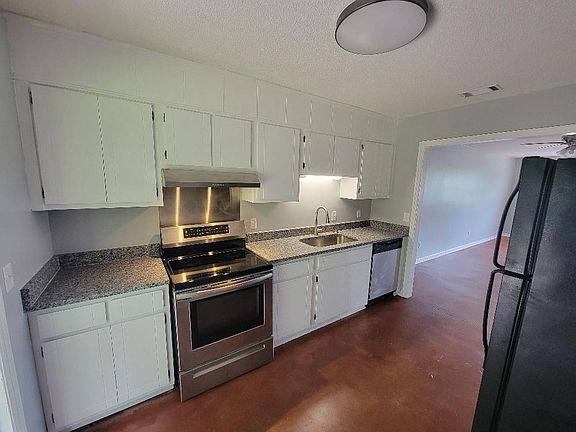 5th image of 105 Maple Dr #B