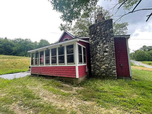 3rd image of 450 Valley Rd