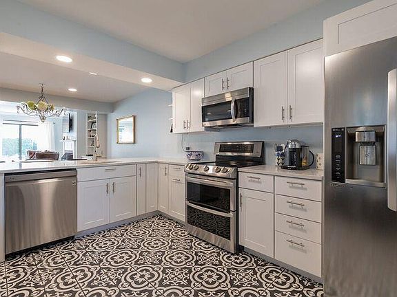 Full Custom Kitchen with NEW Stainless Steel Appliances and