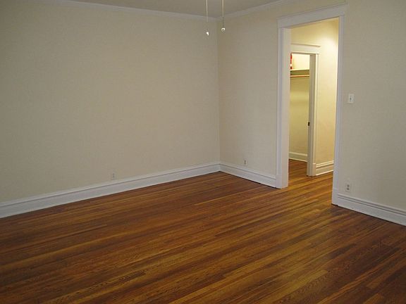 2nd image of 5440 N Winthrop Ave #40-1W