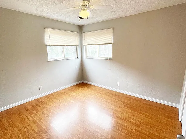 563 Lowell Ave — Photo 24