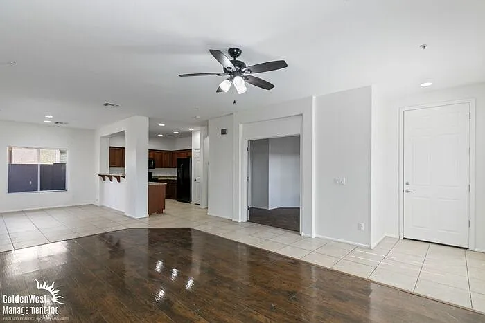 993 E Corral St — Photo 3