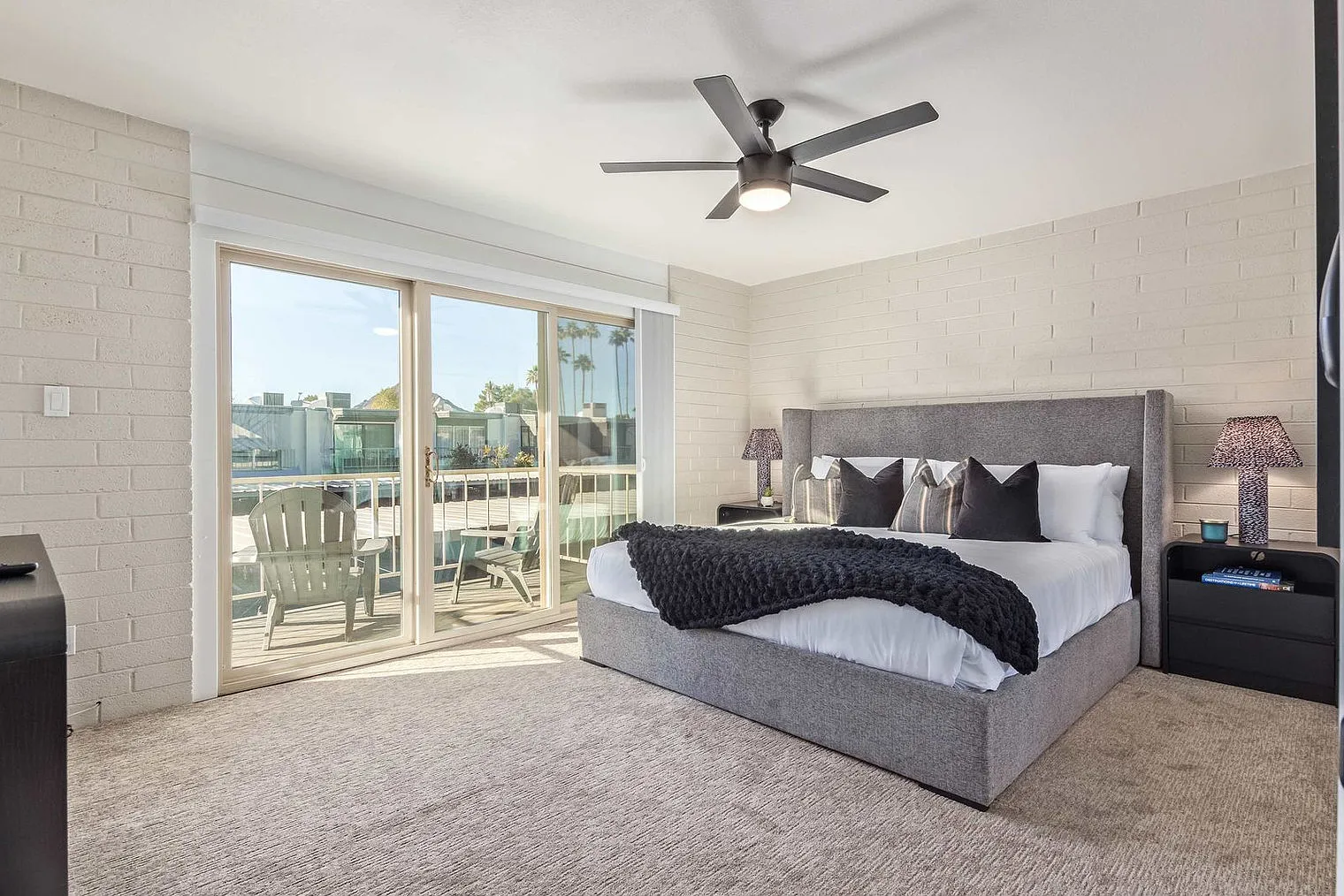 2 bed, 1.0 bath, 957 sqft, $2,712 — Photo 2
