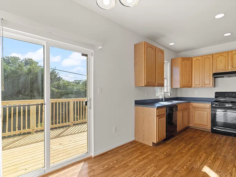 293 Kirby St — Photo 15