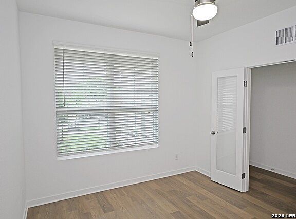 5th image of 261 Elk Ave