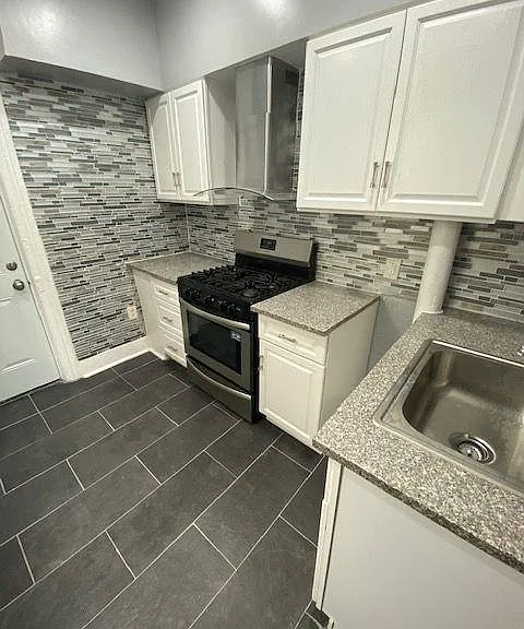 Cherry St — Photo 1