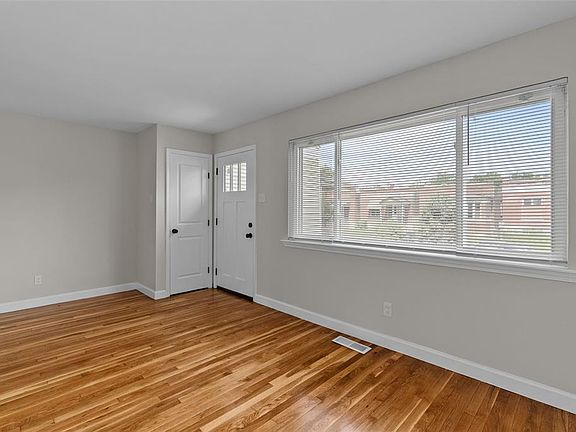 4th image of 7116 Vermont Ave