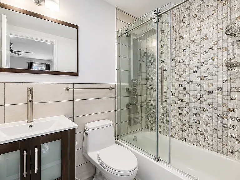 62A Bainbridge St #1A — Photo 9