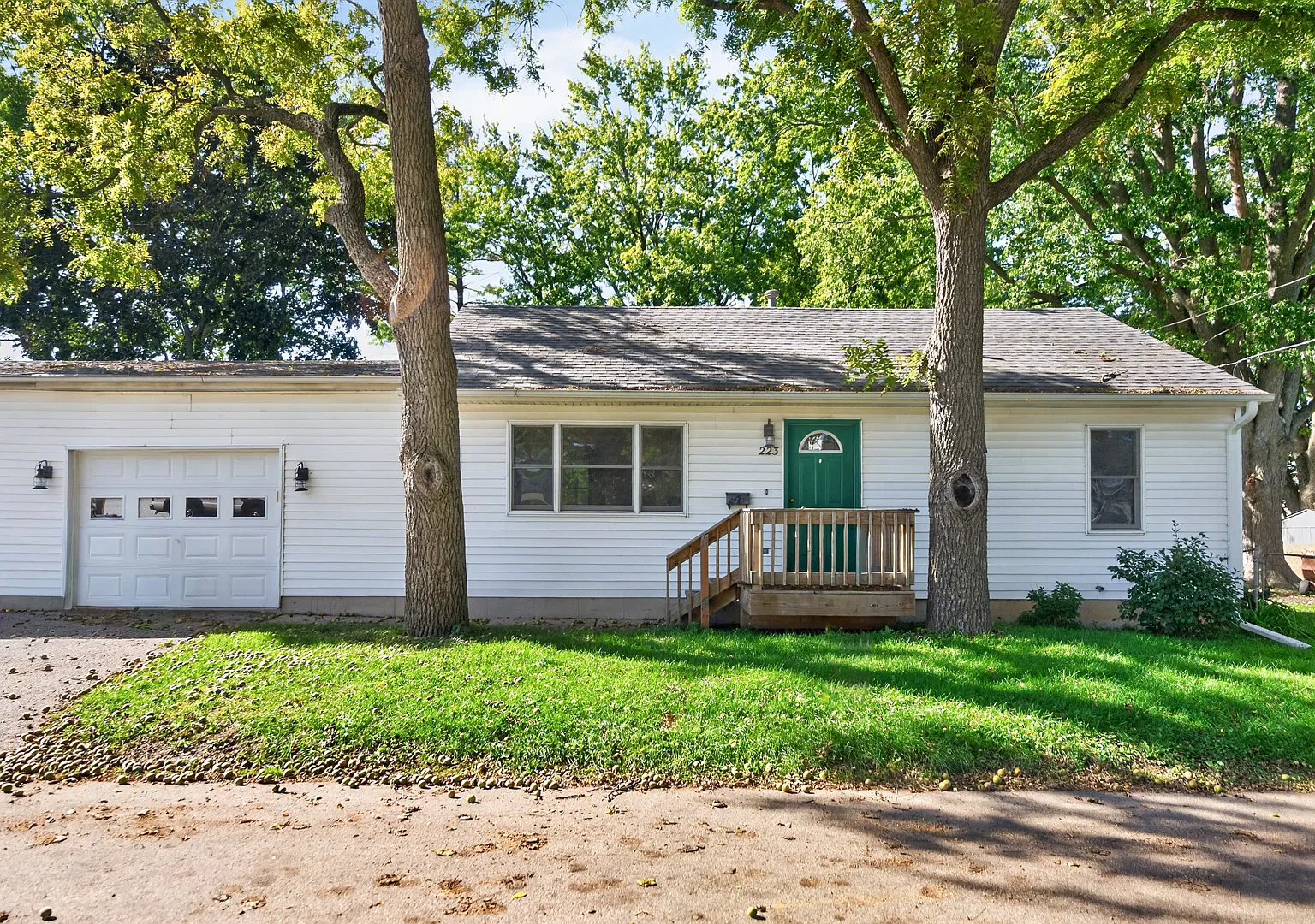 3 bed, 1.5 bath, 1200 sqft, $2,150 — Photo 1