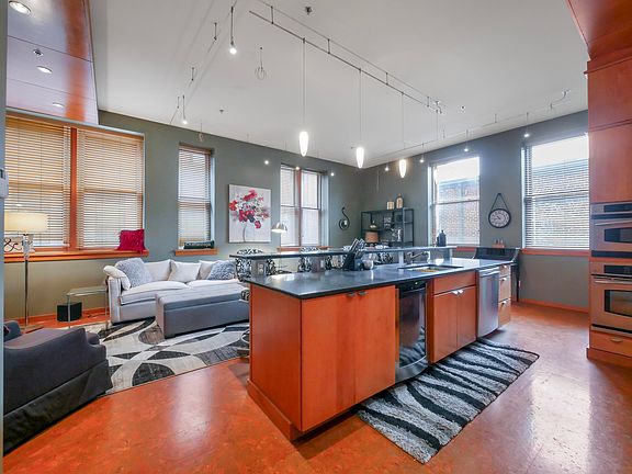 3rd image of 1433 Williams St #103
