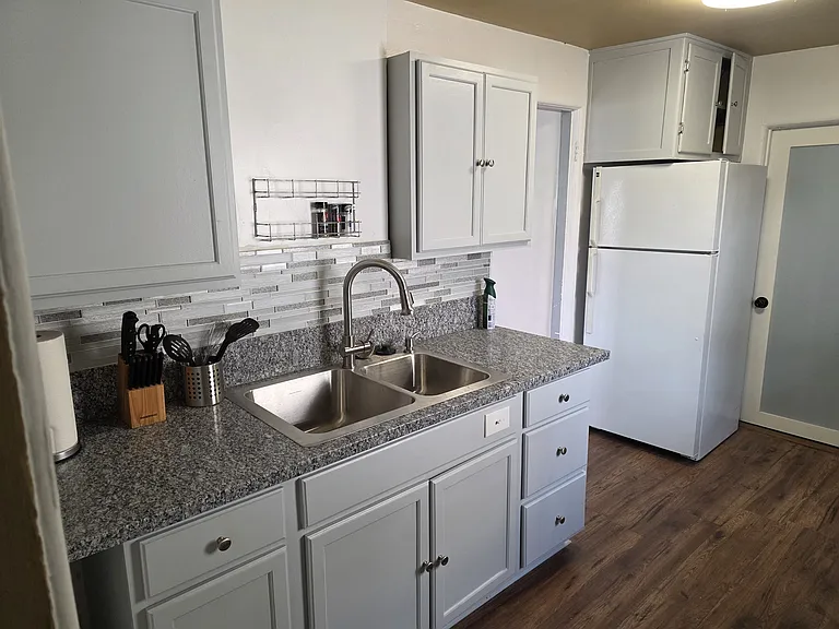 8703 Baring Cross St — Photo 11