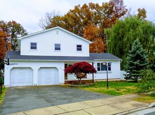 29 Traci Ln, Edison, NJ 08817