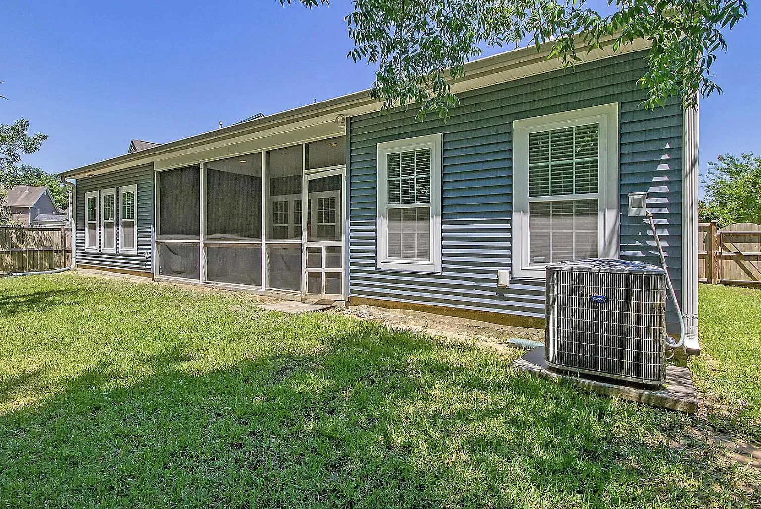 3 bed, 2356 sqft, $2,950 — Photo 3