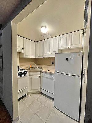 4th image of 315 W 74th St APT A