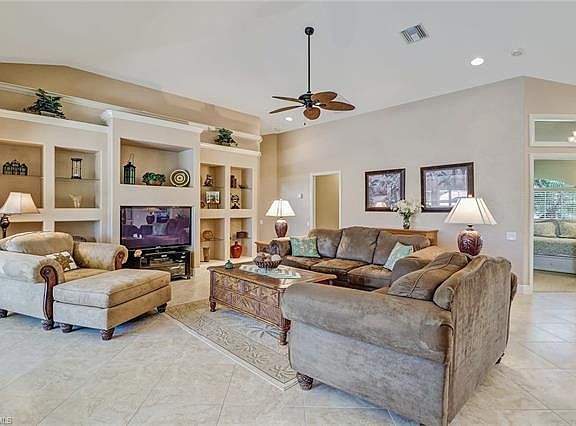 3rd image of 2542 SW 27th Pl