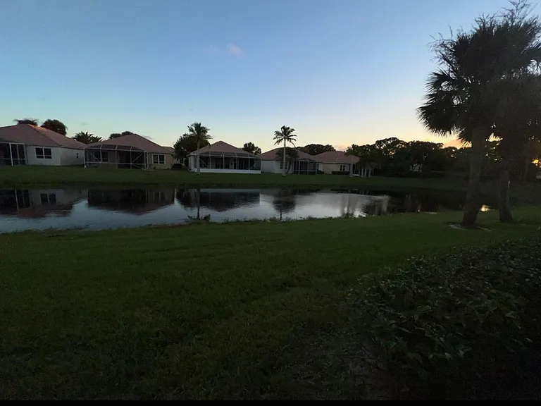 981 NW Tuscany Dr — Photo 2