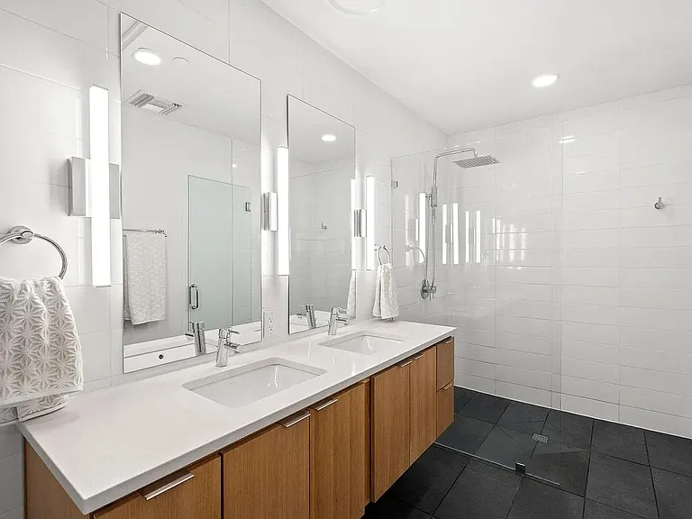 1322 E 12th St #406 — Photo 27