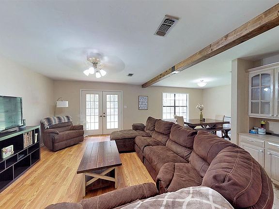 3rd image of 1422 County Road 2109