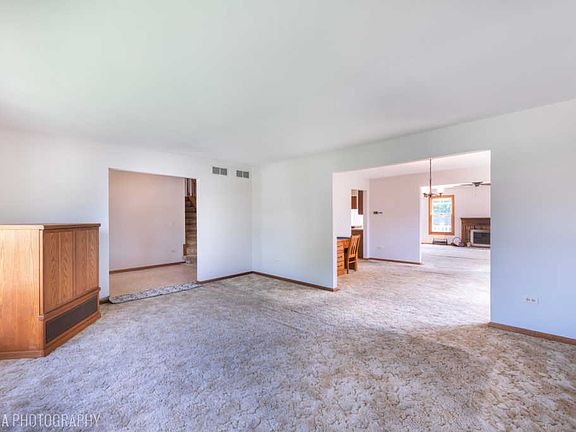 2nd image of 1115 N Darlington Cir
