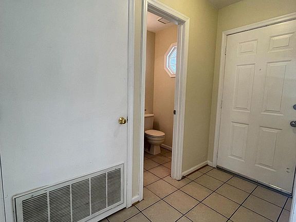 2nd image of 405 Windsor Ridge Ct