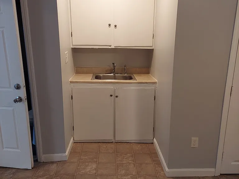 146 Walker St #4 — Photo 4