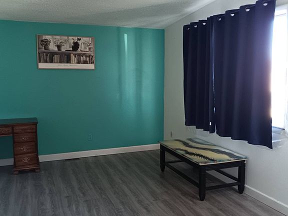 5th image of 607 W 12th St