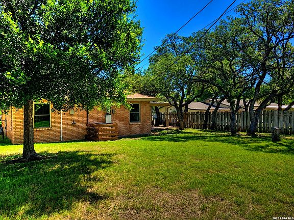 3rd image of 1117 Lake Dr